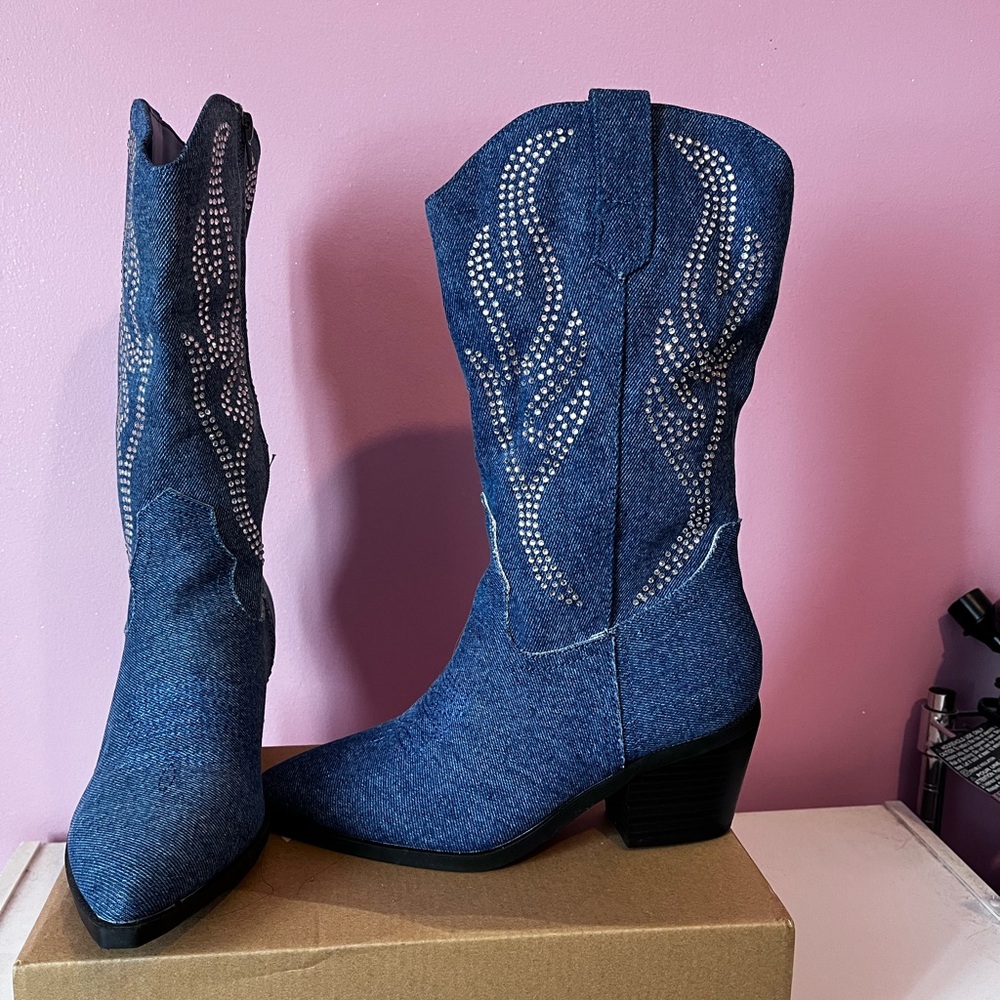 NWOT never worn, only tried on very cute jeans cowgirl boots.